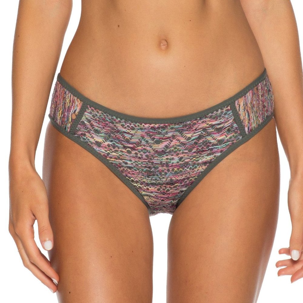 Virtue Reveal Hipster Bottom